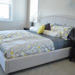 Lit boxspring moderne et confortable